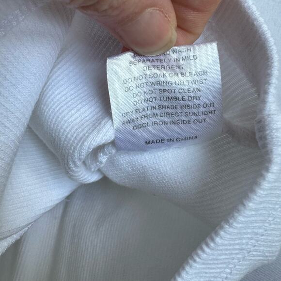 White Fox Boutique Women’s M Ribbed Cotton Crop Top White Sleeveless Stretch EUC - Picture 4 of 5